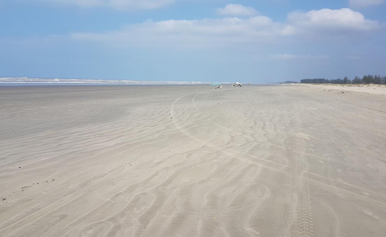 Photo de Plage Balnéaire Flor de Iguape avec sable fin et lumineux de surface