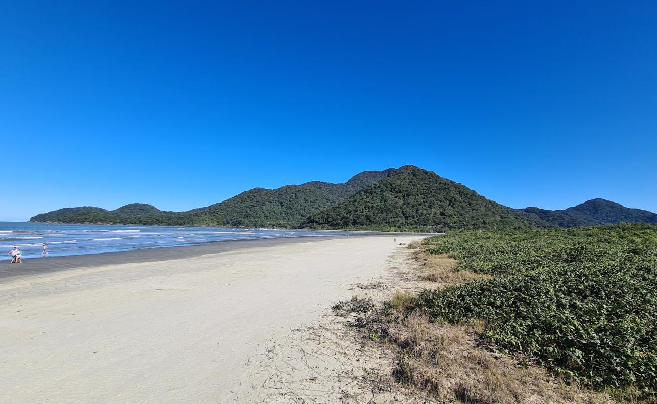 Photo de Plage de Guarau avec sable fin et lumineux de surface