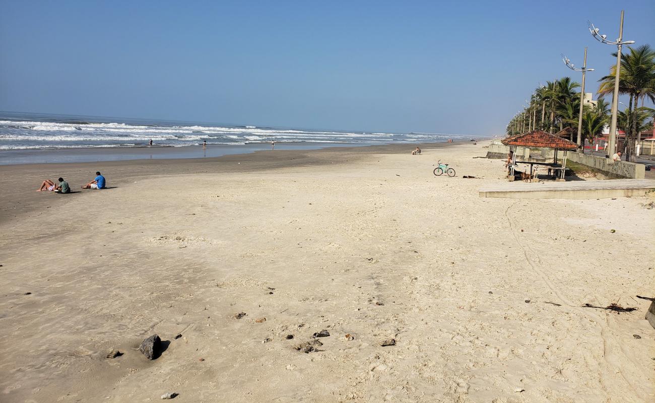 Photo de Plage d'Itaoca avec sable fin et lumineux de surface