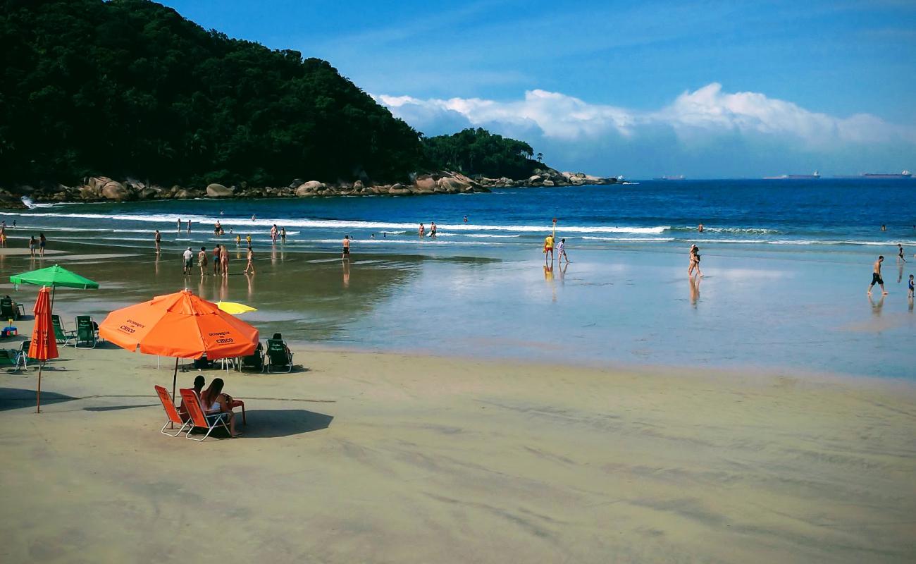 Photo de Plage de Guaiuba avec sable beige fin de surface