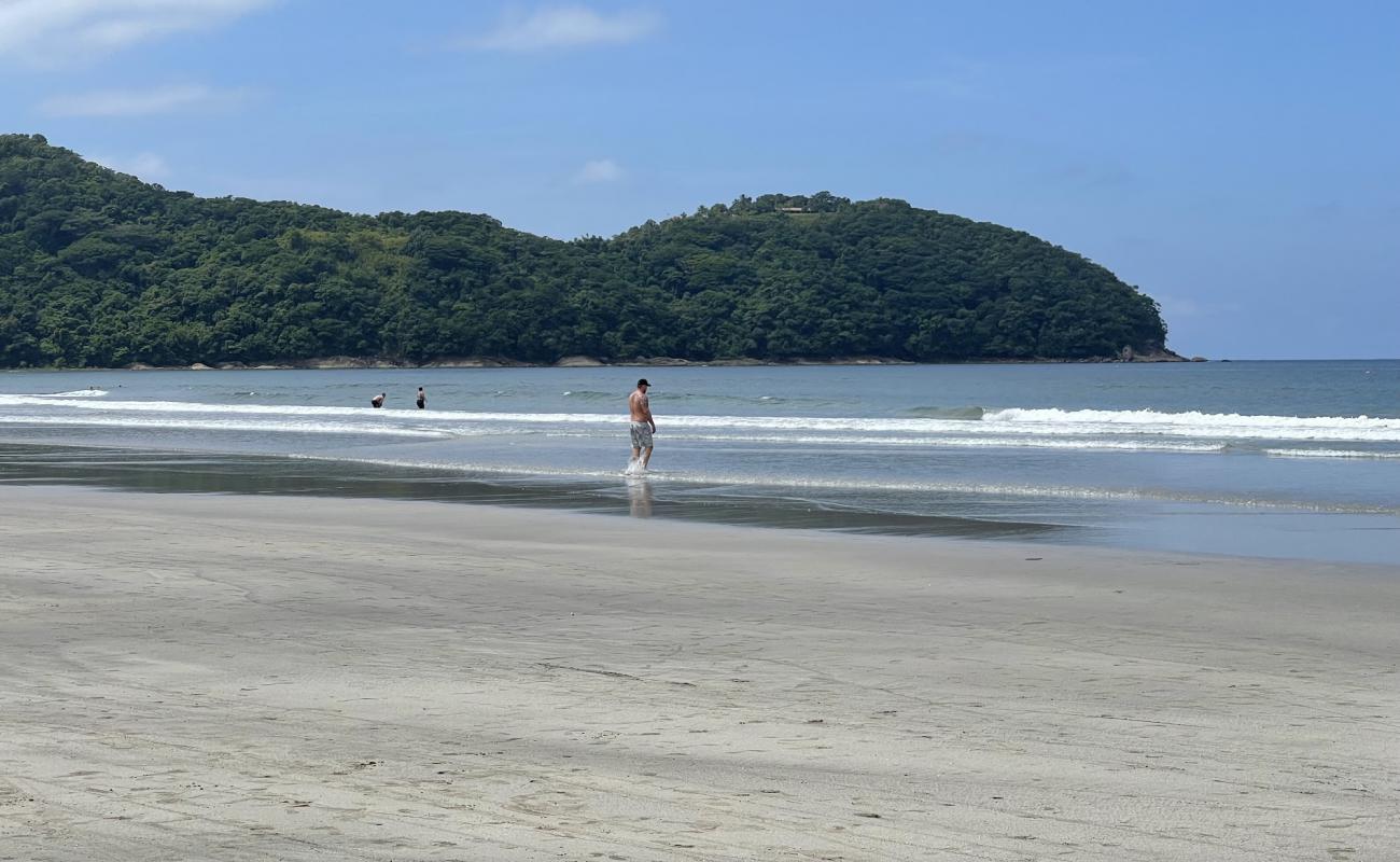Photo de Plage de la Baleine avec sable beige fin de surface