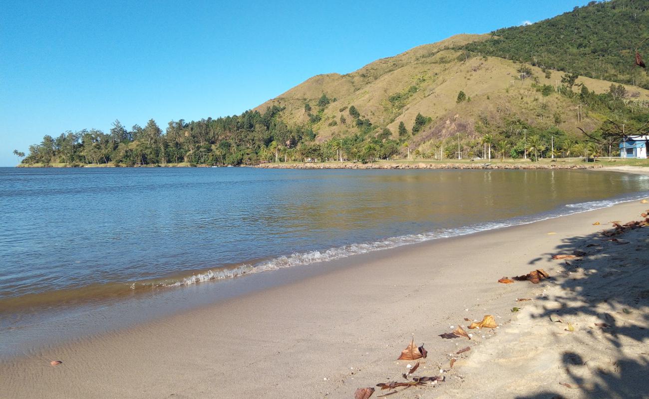 Photo de Plage Enseada avec sable beige de surface