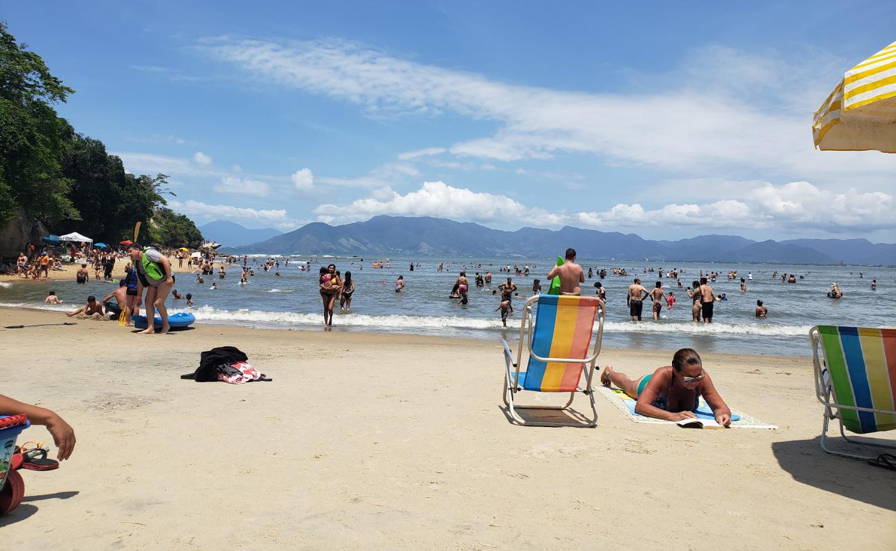 Photo de Plage de Caraguá avec sable beige fin de surface