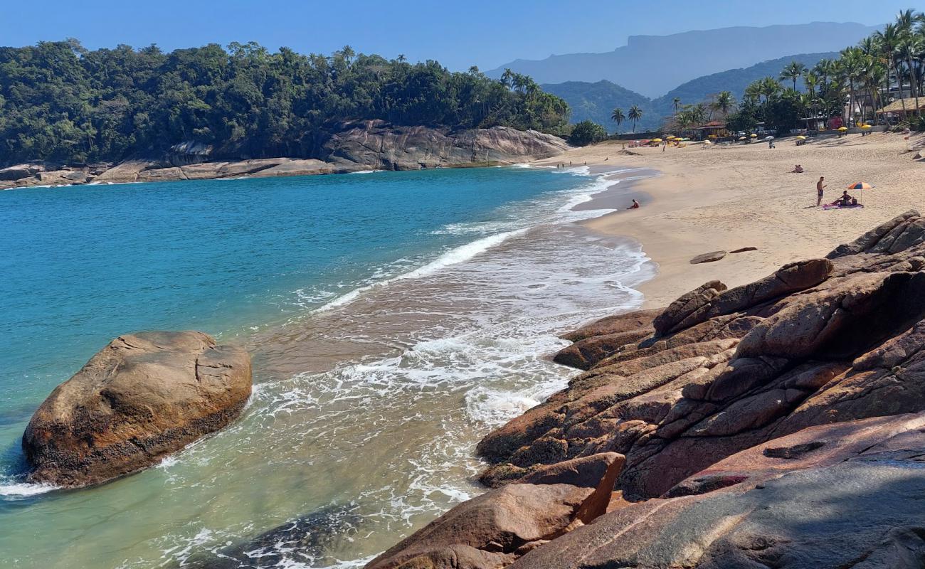 Photo de Praia da Sununga avec sable fin et lumineux de surface