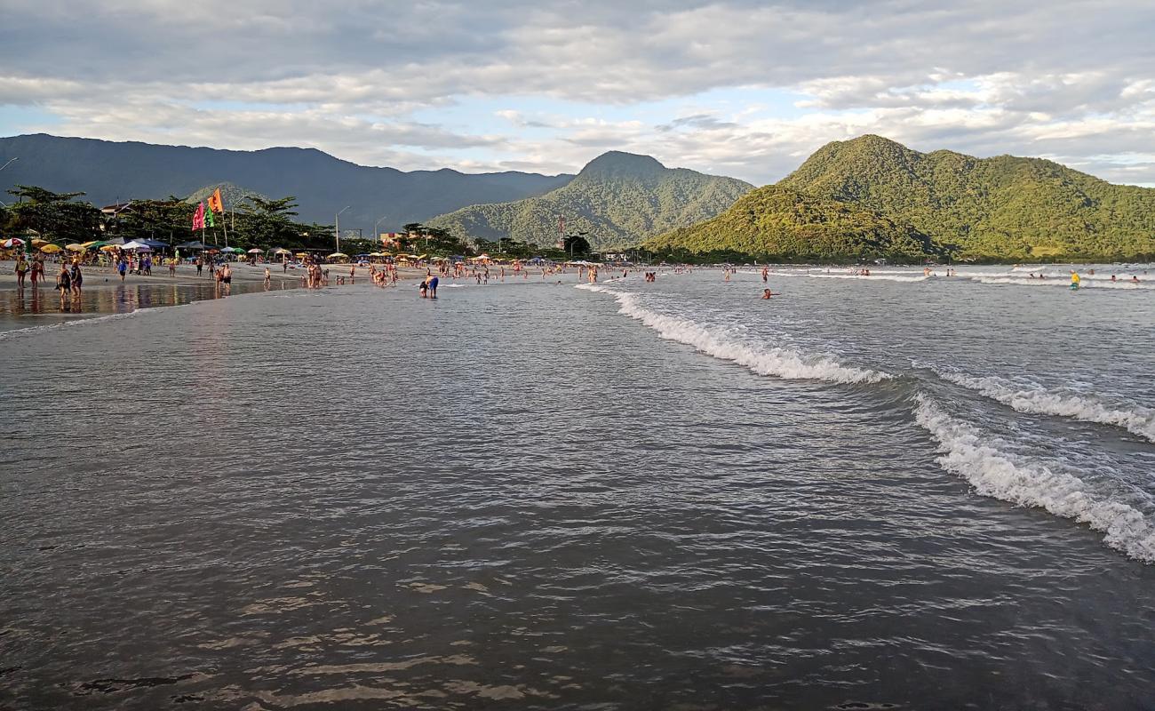 Photo de Plage de Pereque-Acu avec sable fin et lumineux de surface