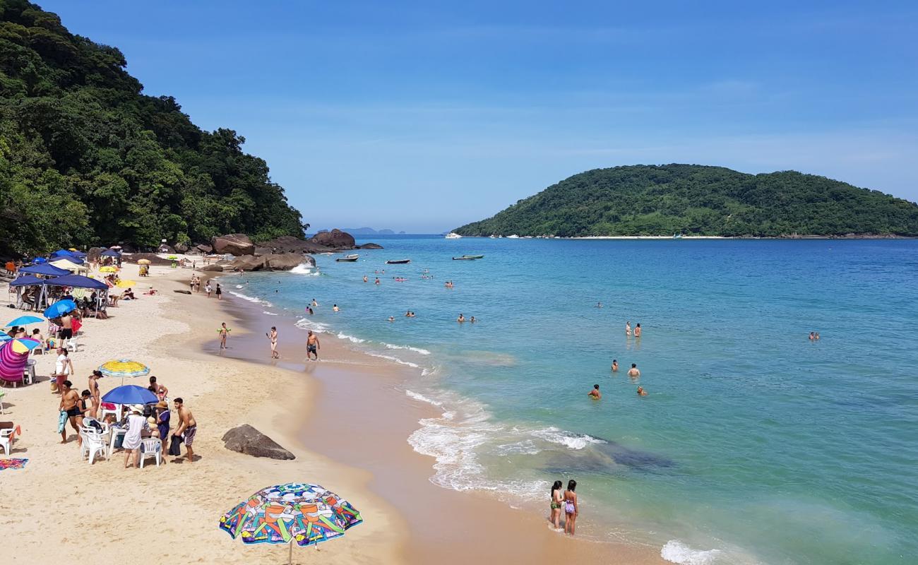 Photo de Praia do Prumirim avec sable lumineux de surface