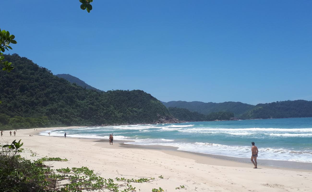 Photo de Praia Brava do Camburi avec sable fin et lumineux de surface