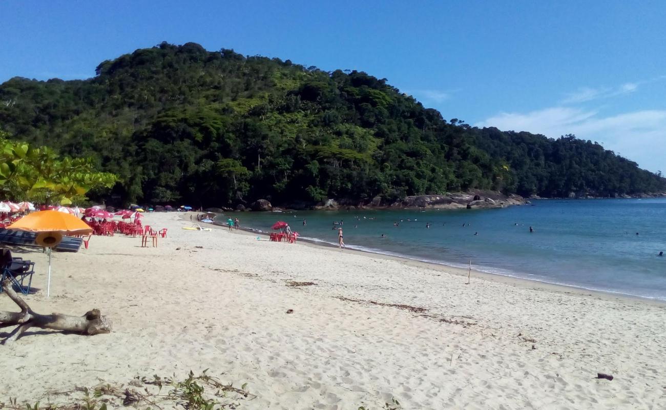 Photo de Praia de Camburi avec sable beige fin de surface