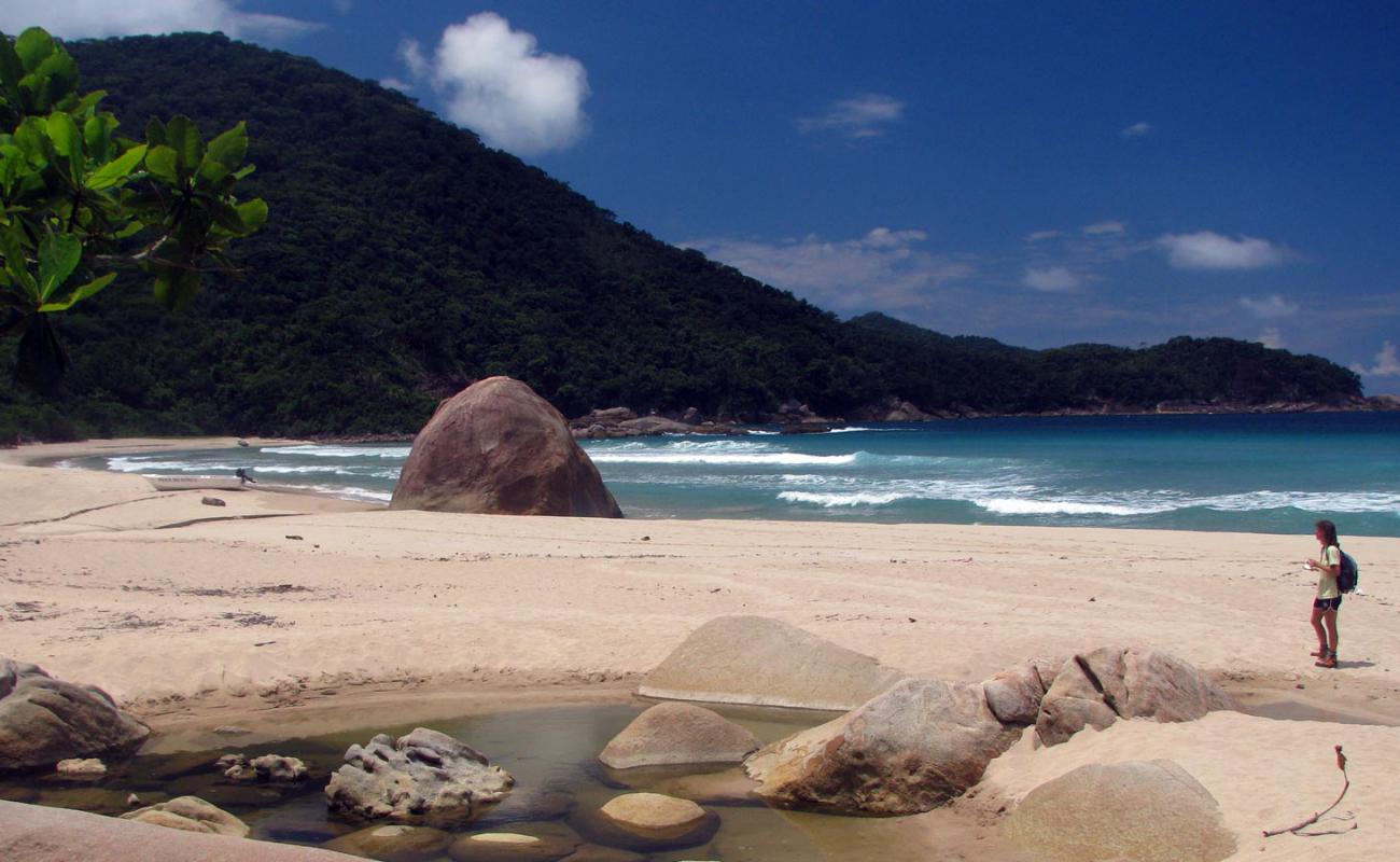 Photo de Plage d'Antigos avec sable beige fin de surface
