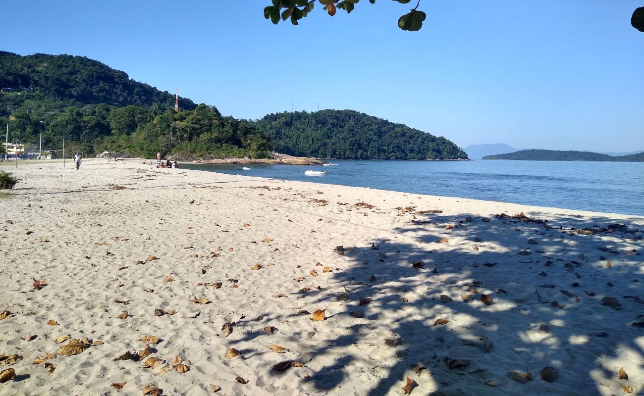 Photo de Plage de Mambucaba avec sable lumineux de surface