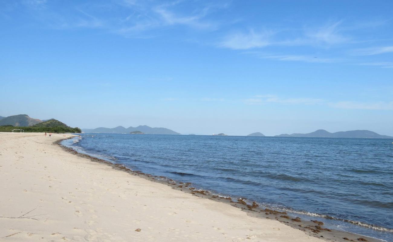 Photo de Plage Sahy avec sable lumineux de surface