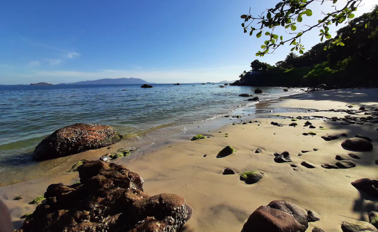 Photo de Plage de Camelo avec sable brillant et rochers de surface