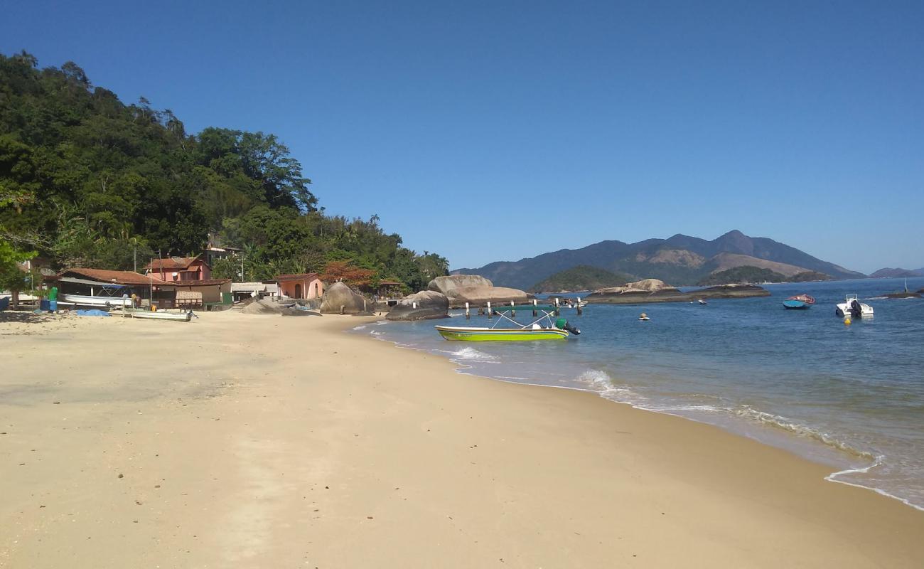 Photo de Plage de Calhaus avec sable fin et lumineux de surface