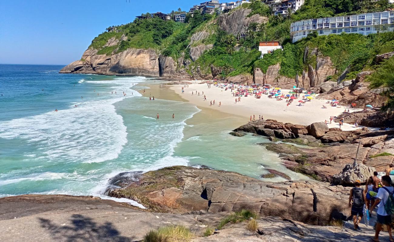 Photo de Praia da Joatinga avec sable fin et lumineux de surface