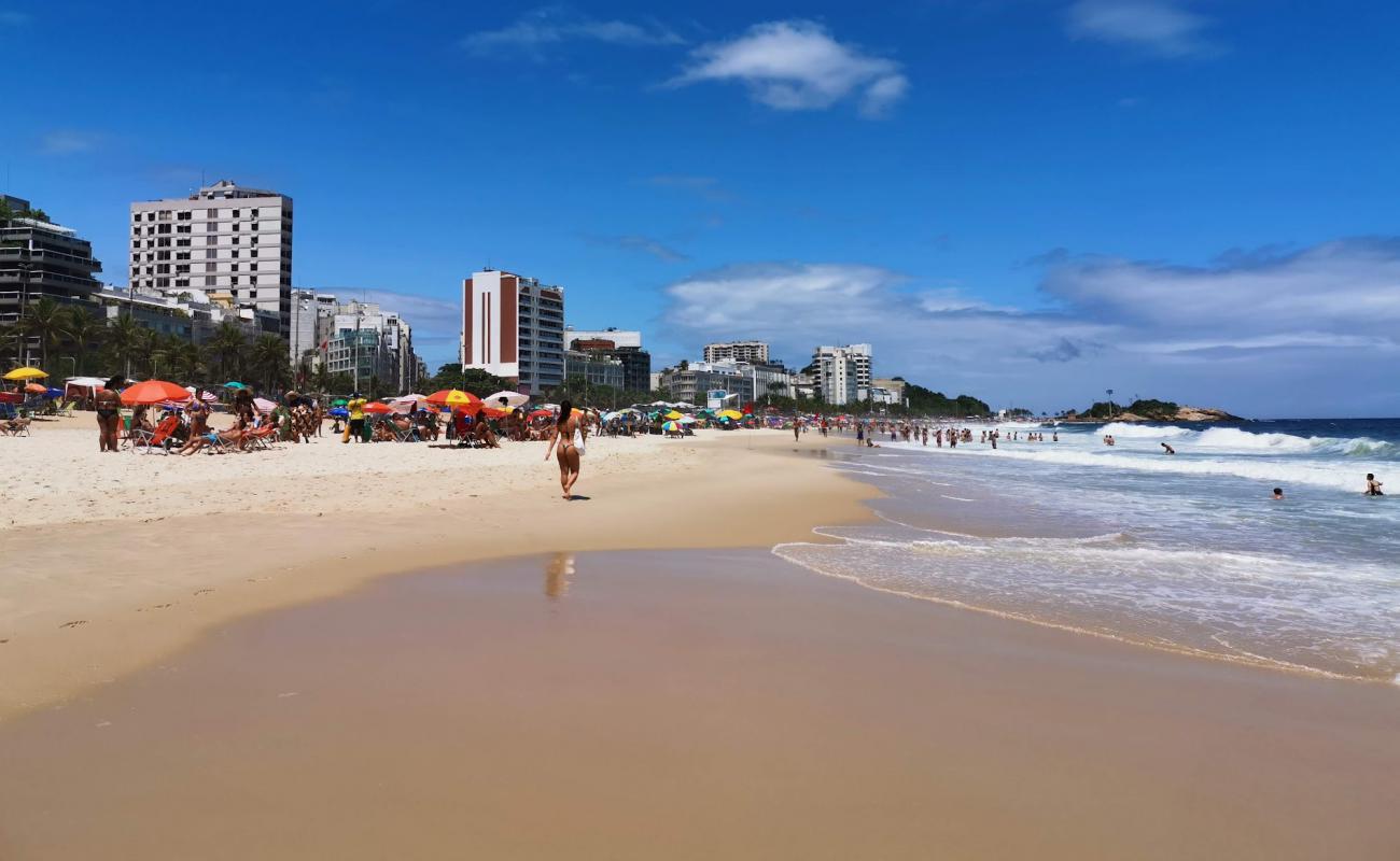 Photo de Plage d'Ipanema avec sable fin et lumineux de surface