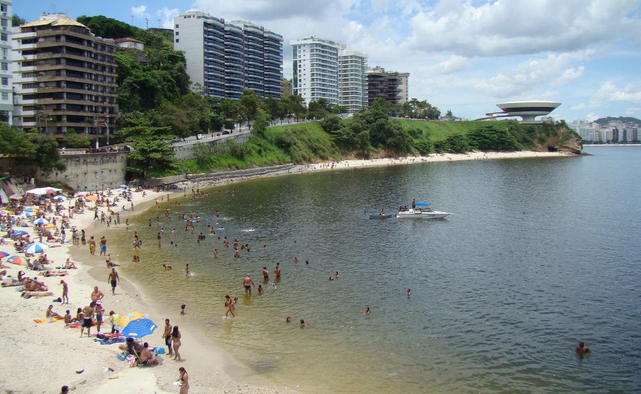 Photo de Praia de Boa Viagem avec sable beige de surface