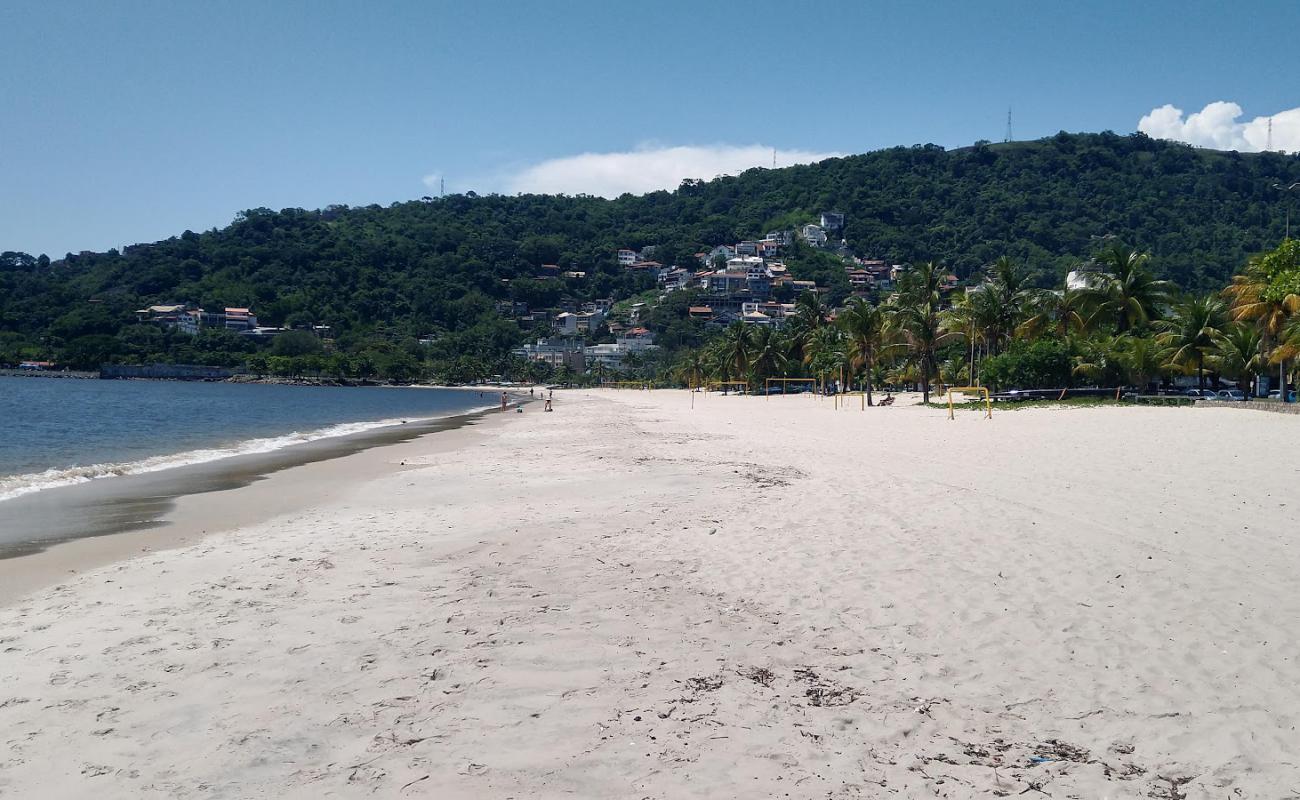 Photo de Praia de Sao Francisco avec sable beige fin de surface