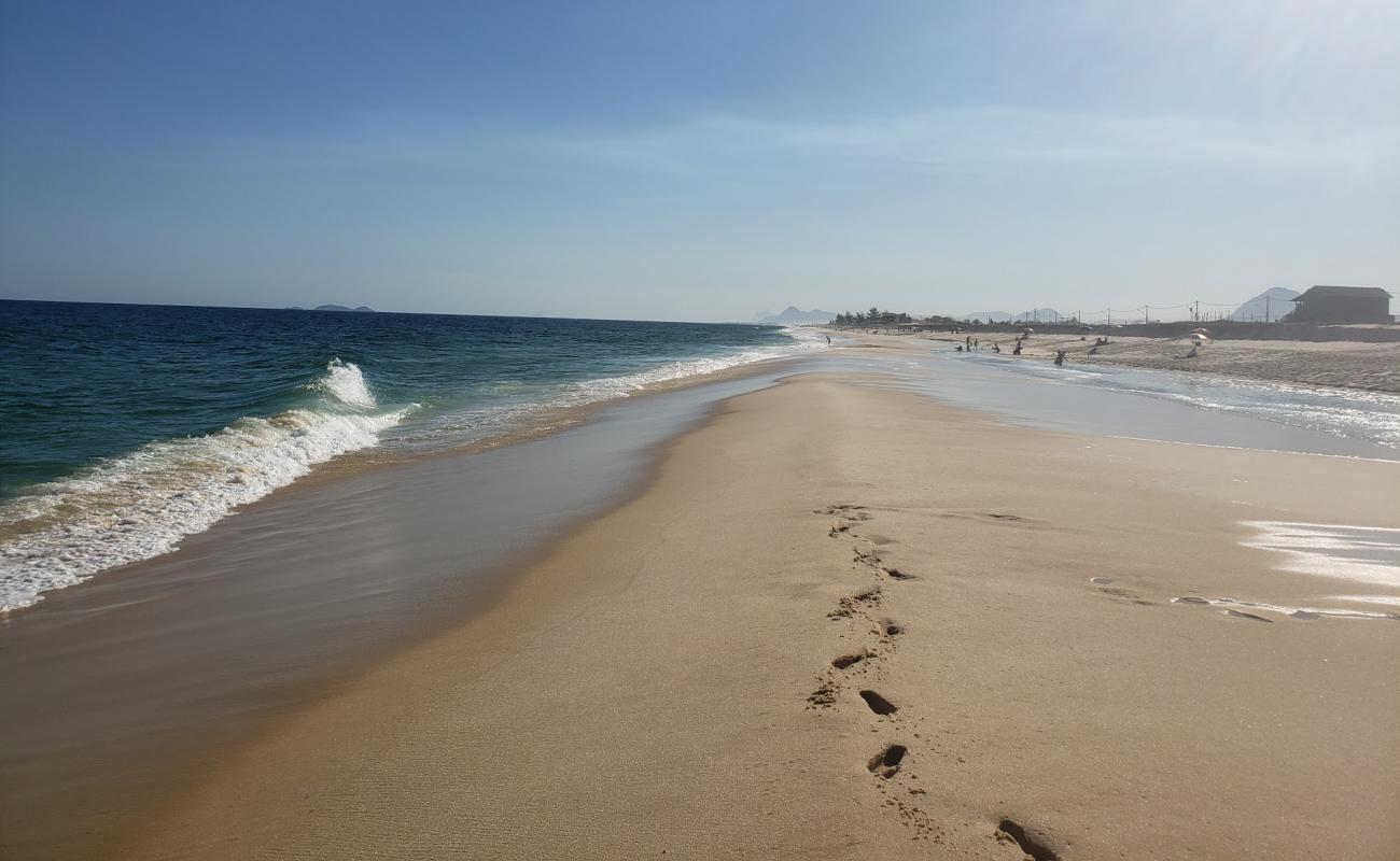 Photo de Praia da Barra em Marica avec sable beige fin de surface