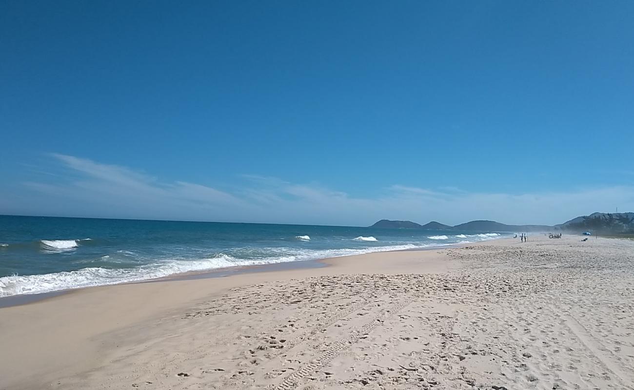 Photo de Praia de Jacone II avec sable beige fin de surface