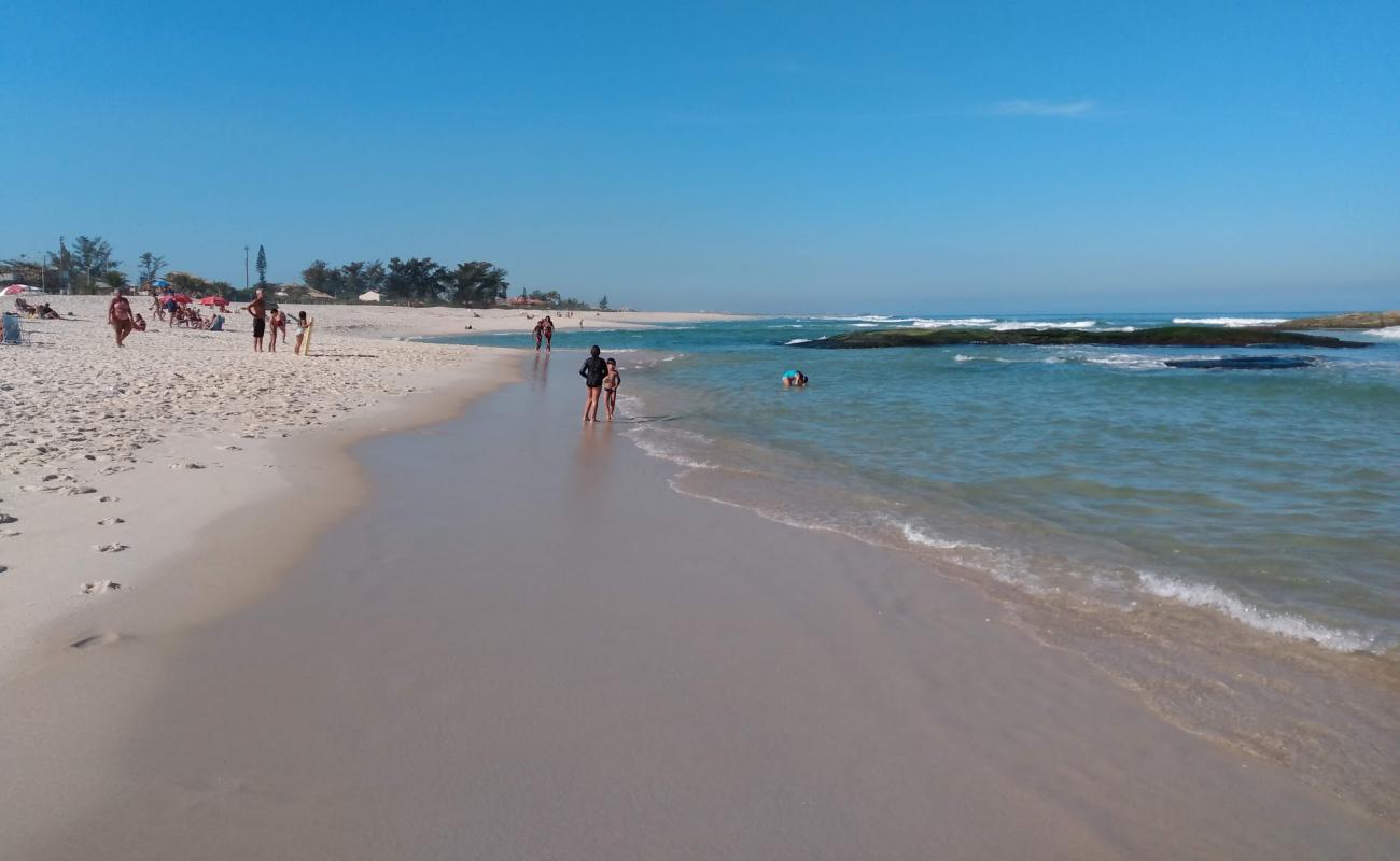 Photo de Praia de Itauna avec sable fin et lumineux de surface