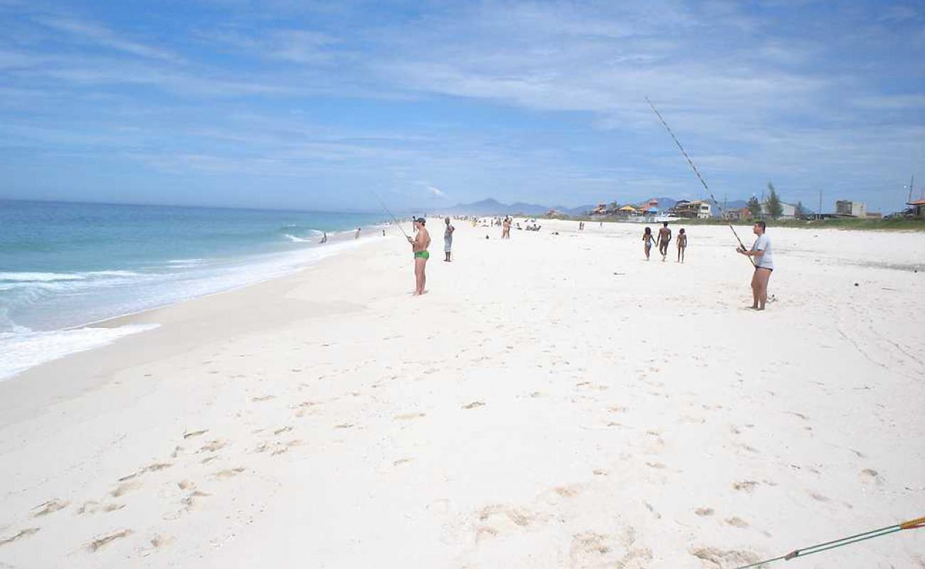 Photo de Praia seca avec sable fin et lumineux de surface