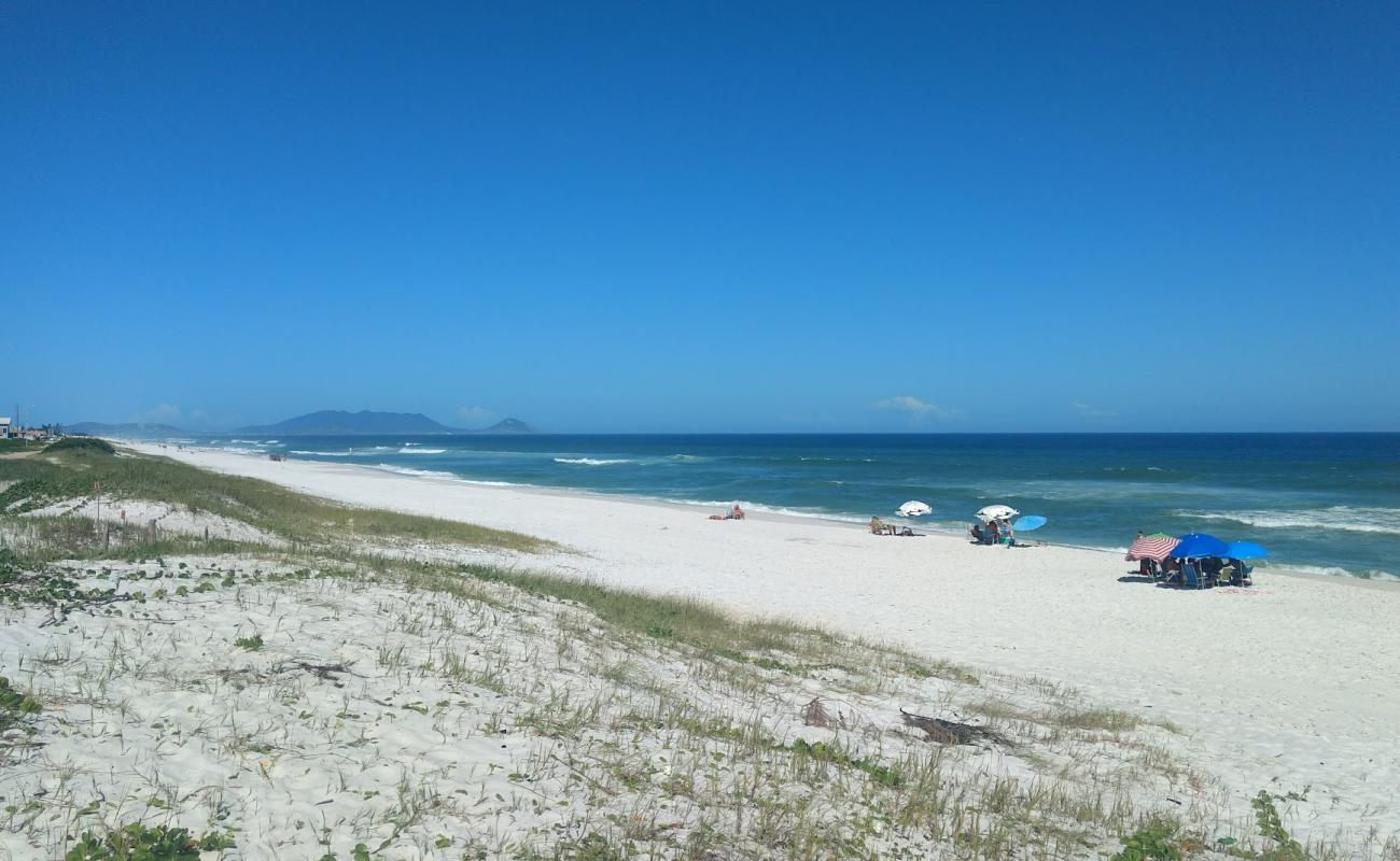 Photo de Praia Grande de Figueira avec sable fin blanc de surface