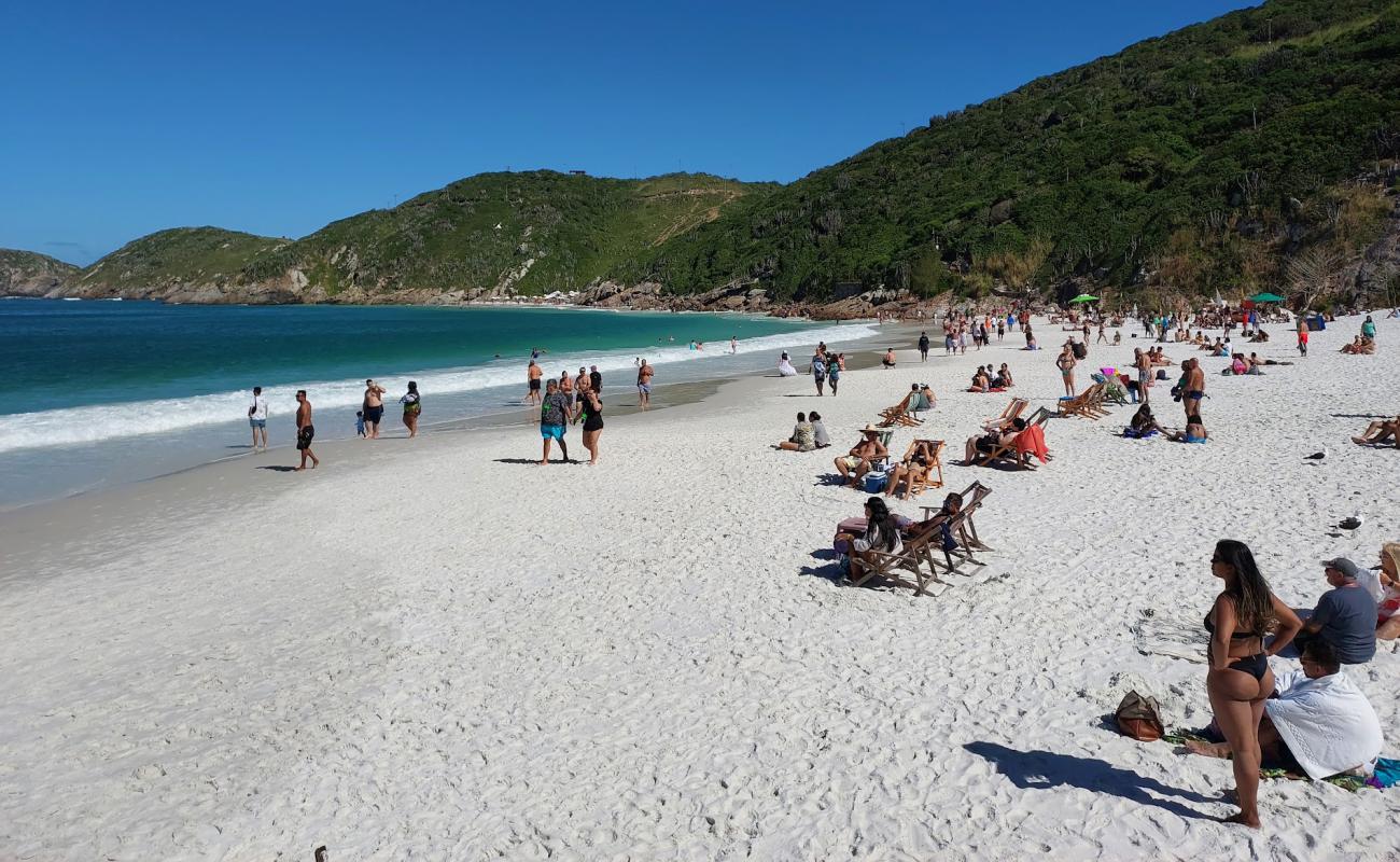Photo de Plage de Pontal do Atalaia avec sable fin blanc de surface