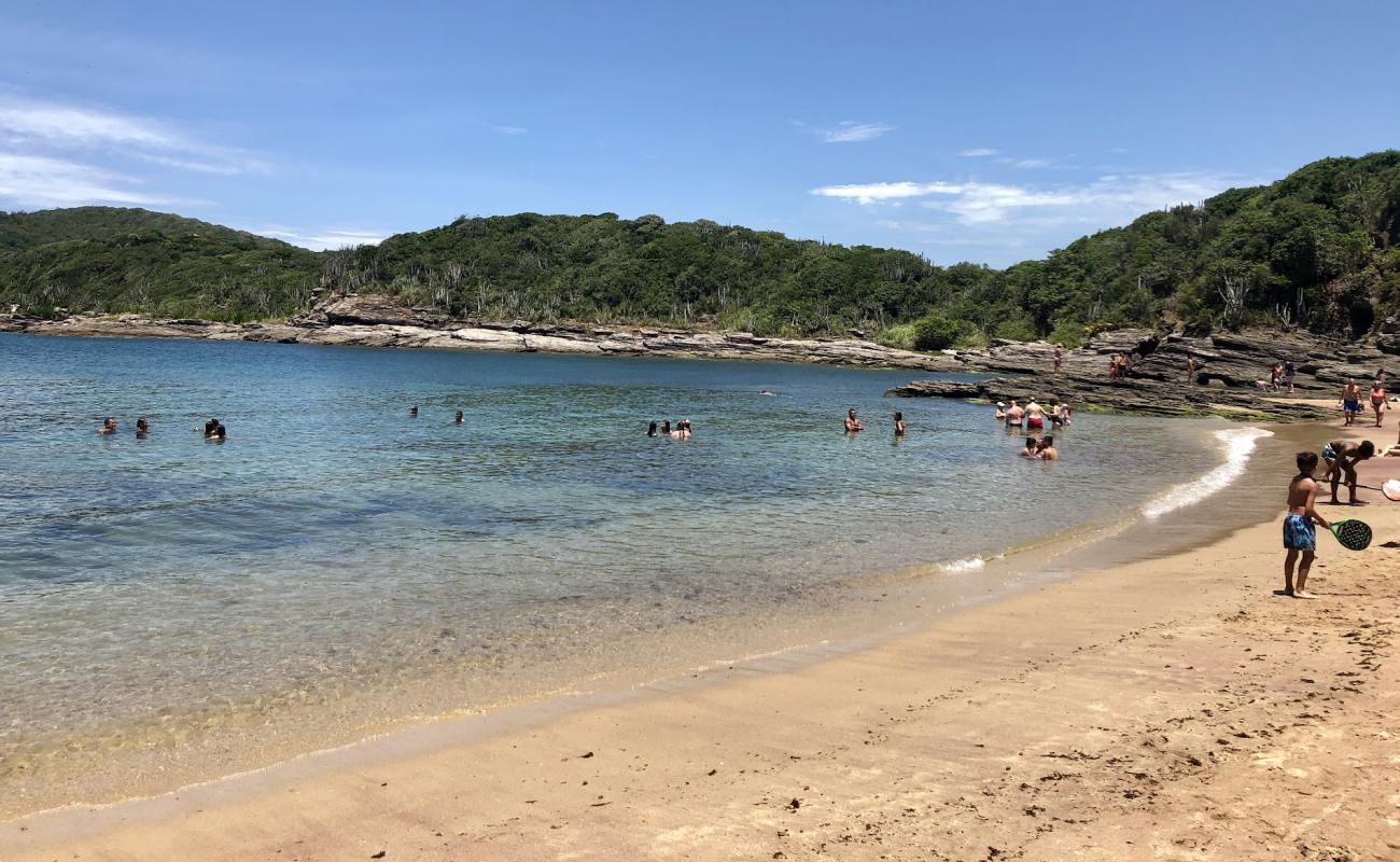 Photo de Praia do Forno avec sable lumineux de surface