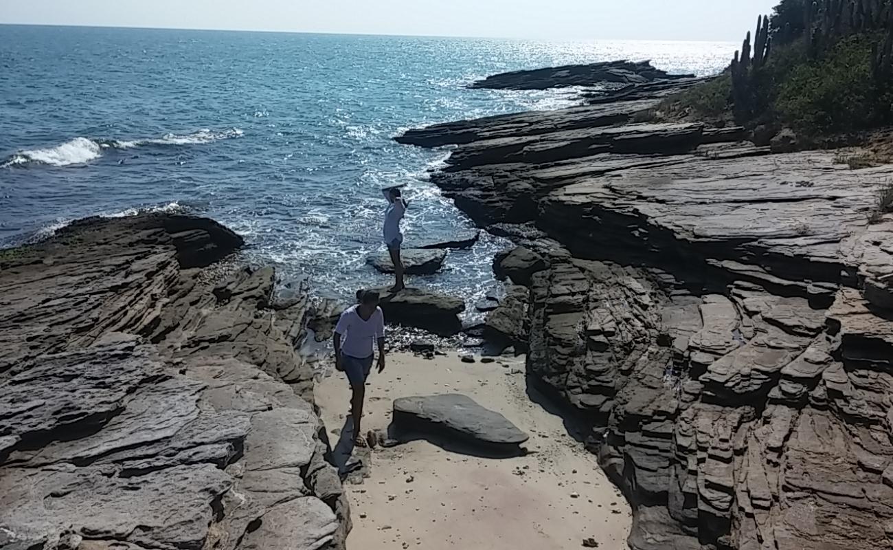 Photo de Praia das Virgens avec roches de surface