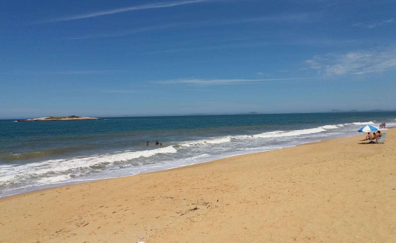 Photo de Praiao da barra de Sao Joao avec sable lumineux de surface