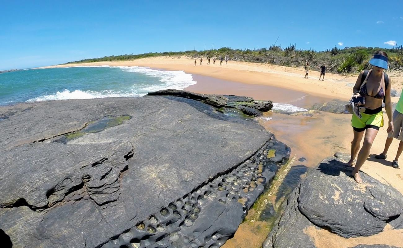 Photo de Plage Janela de l'île avec sable beige de surface