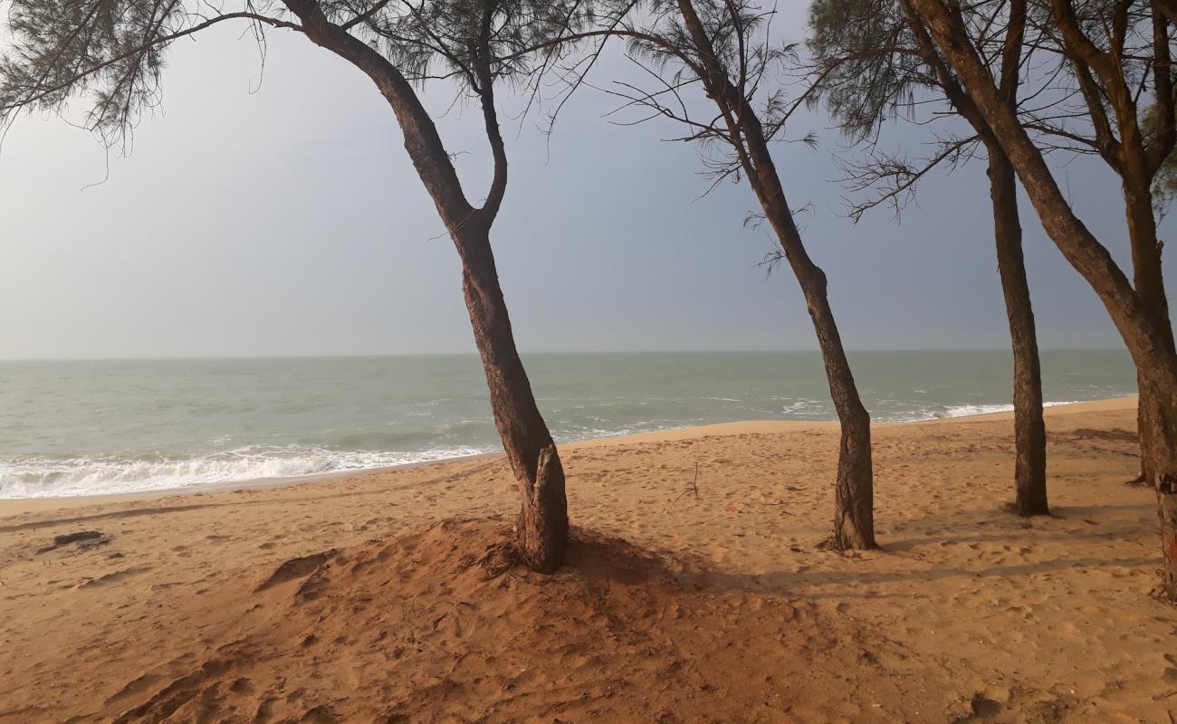 Photo de Plage de Farol de Sao Thome avec sable lumineux de surface