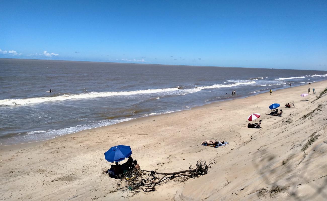 Photo de Plage d'Atafona avec sable beige de surface