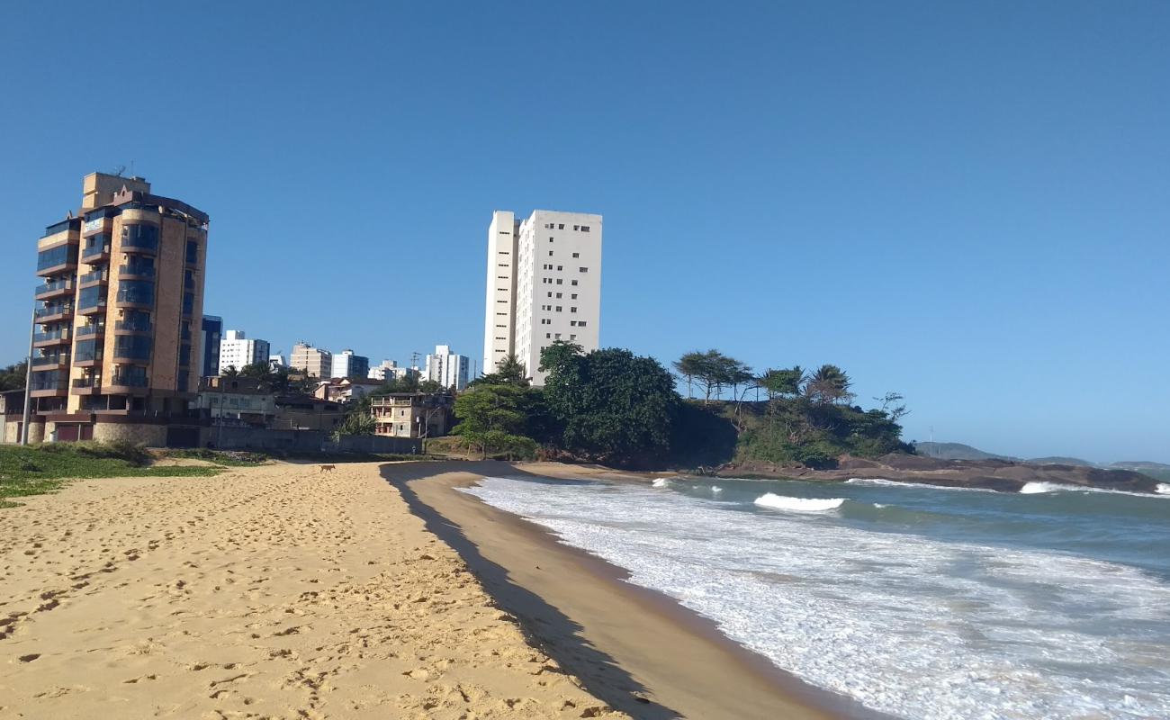 Photo de Plage d'Ipiranga avec sable lumineux de surface