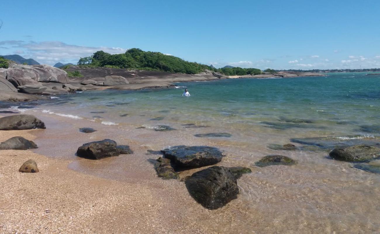 Photo de Plage de Conchas avec caillou fin clair de surface