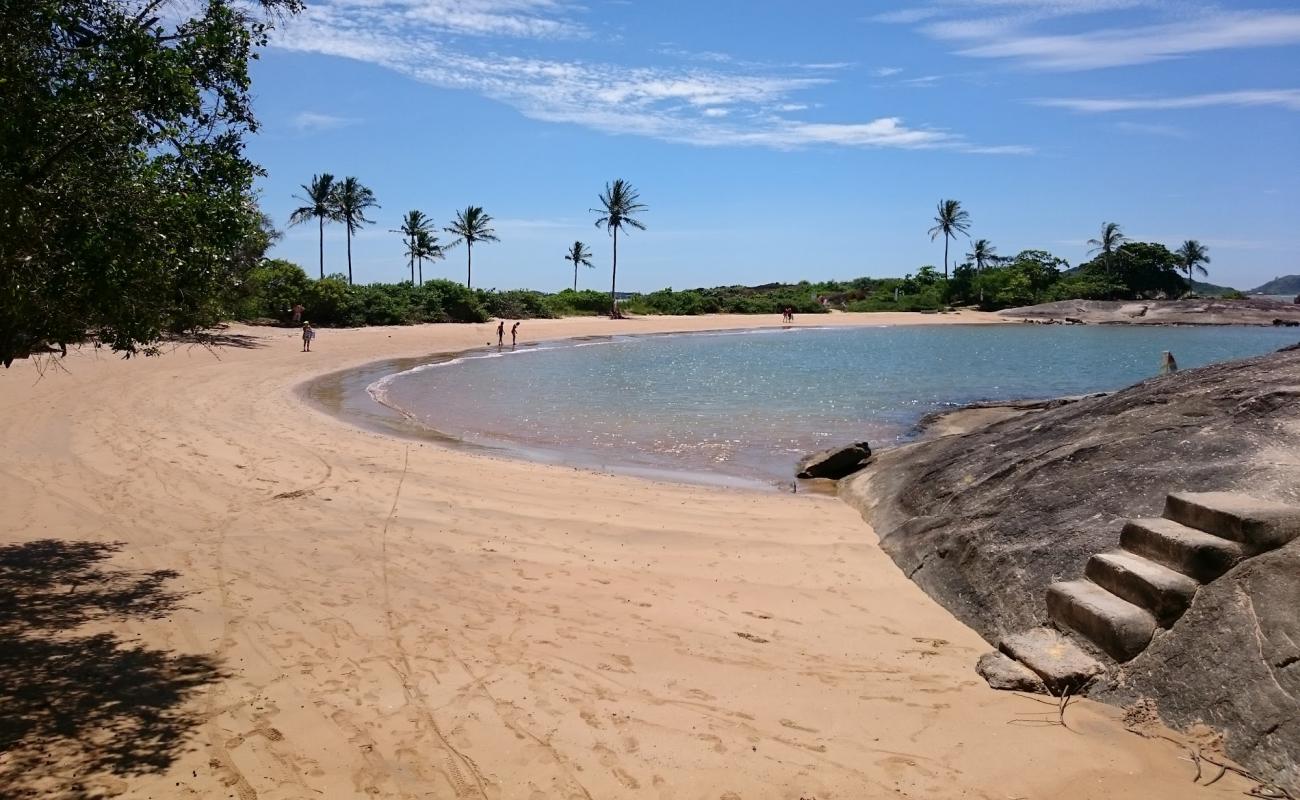 Photo de Plage de Guarapari avec sable lumineux de surface