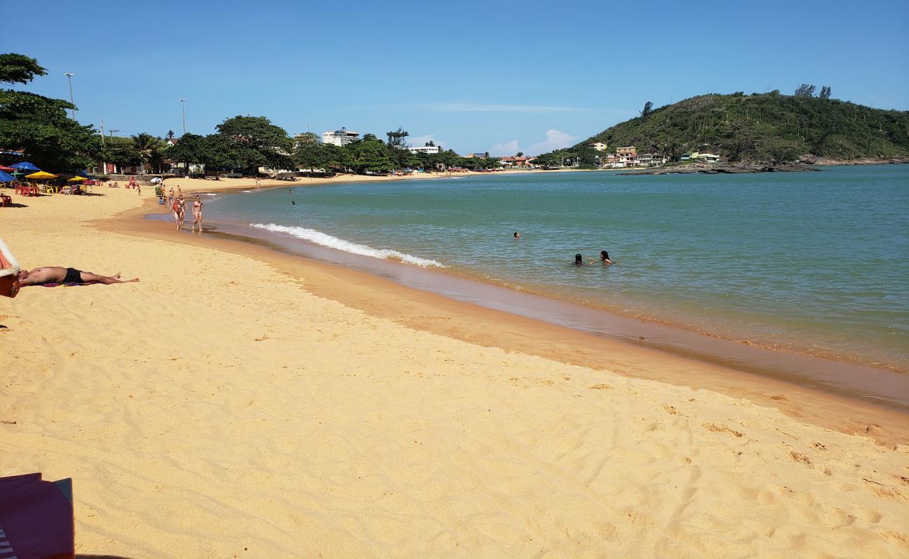 Photo de Plage de Setiba avec sable lumineux de surface