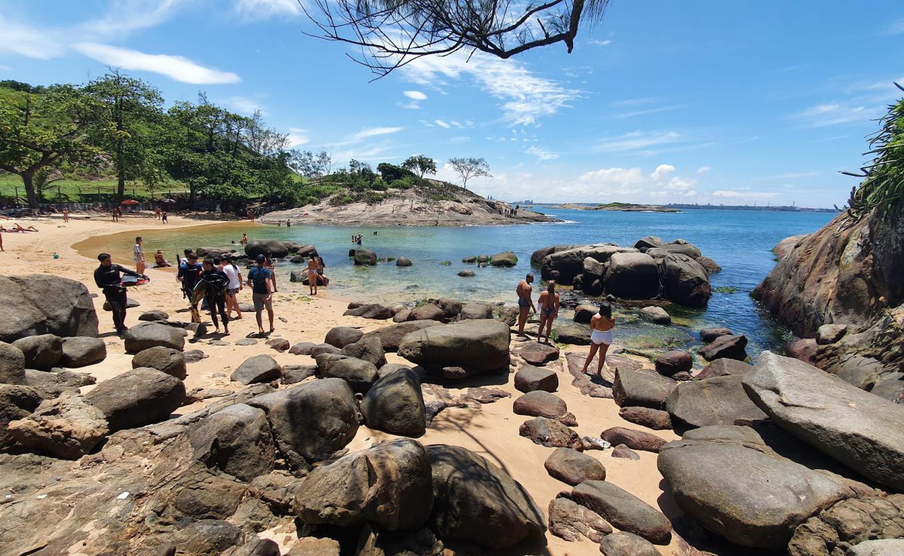 Photo de Plage de Santa Luzia avec sable lumineux de surface