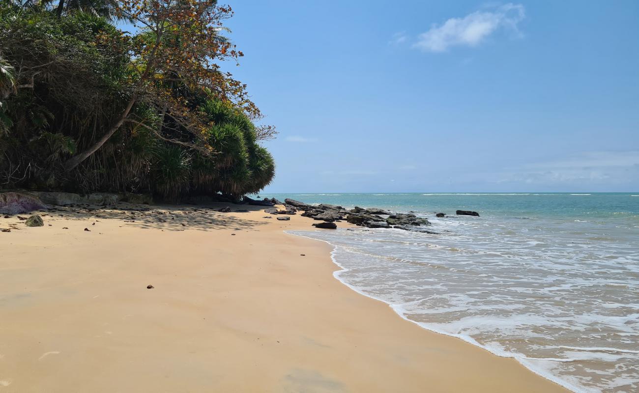 Photo de Plage de Satu avec sable fin et lumineux de surface