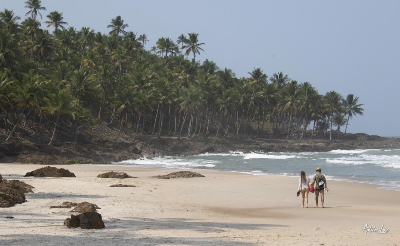 Photo de Praia de Jeribucaçu avec sable fin et lumineux de surface