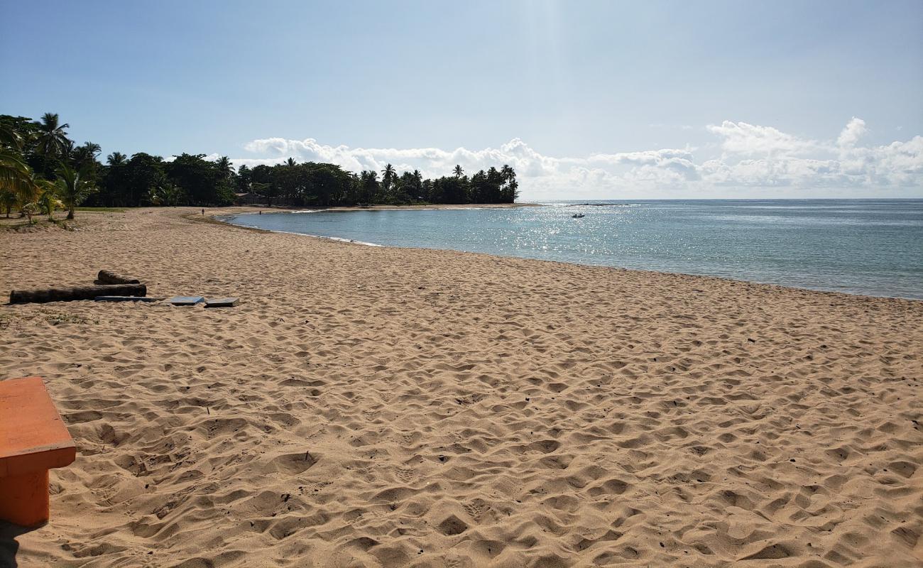 Photo de Praia Aratuba avec sable lumineux de surface