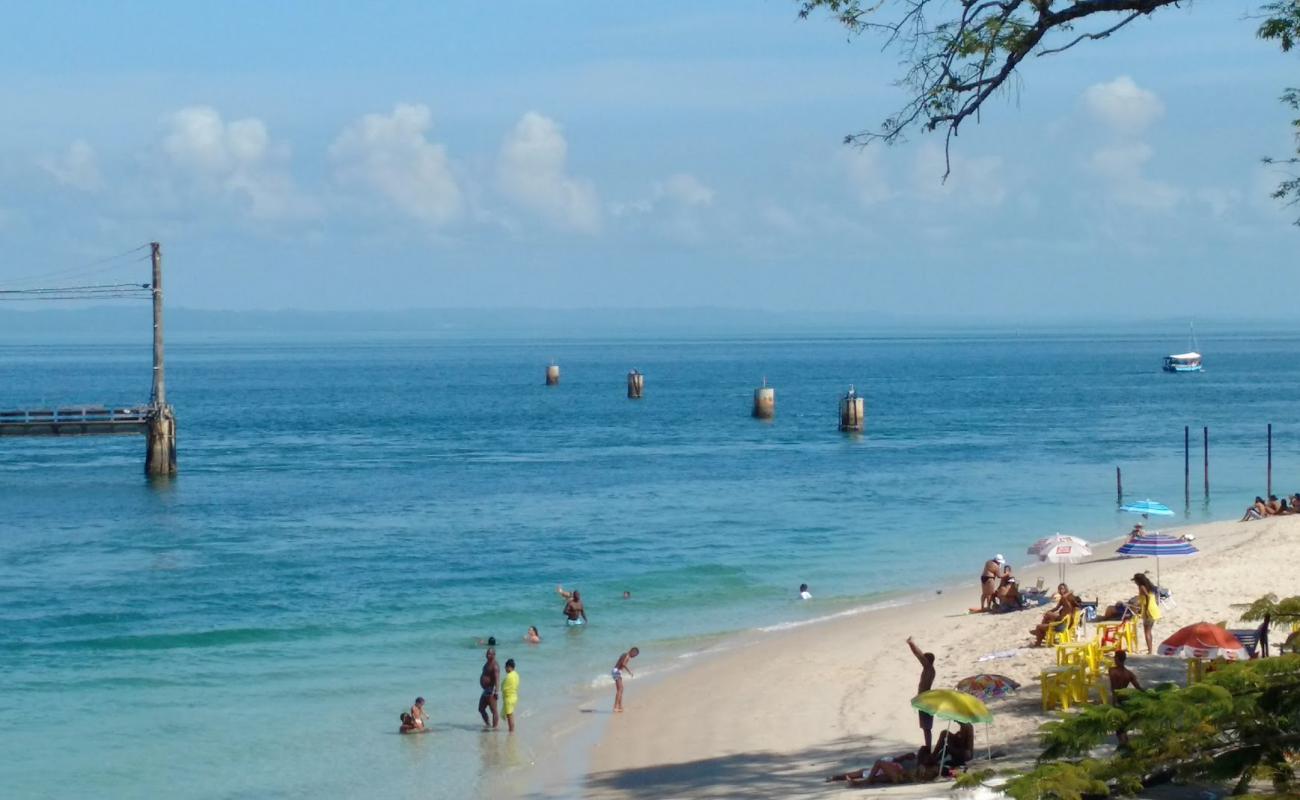 Photo de Praia do Forte avec sable lumineux de surface