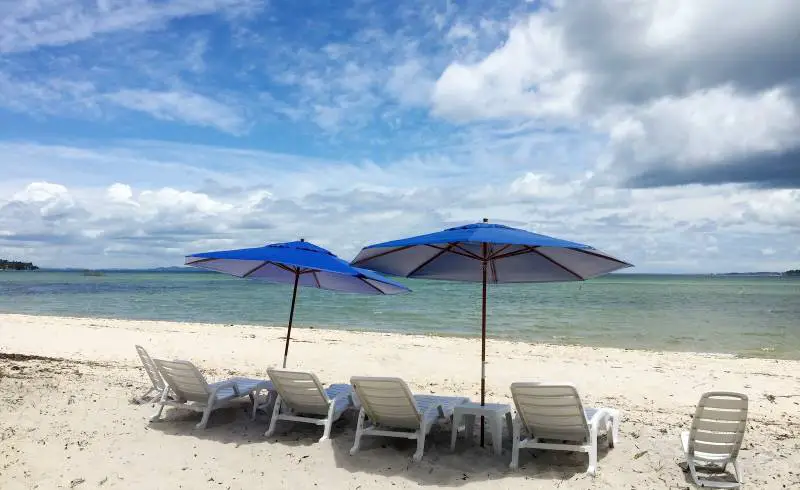 Photo de Praia de Monte Cristo - Linda Praia avec sable beige de surface
