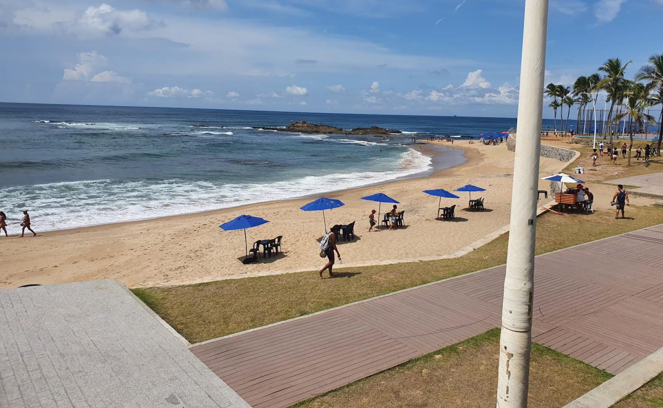 Photo de Praia de Ondina avec sable lumineux de surface