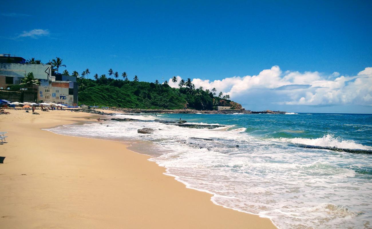 Photo de Praia do Buracao avec sable lumineux de surface