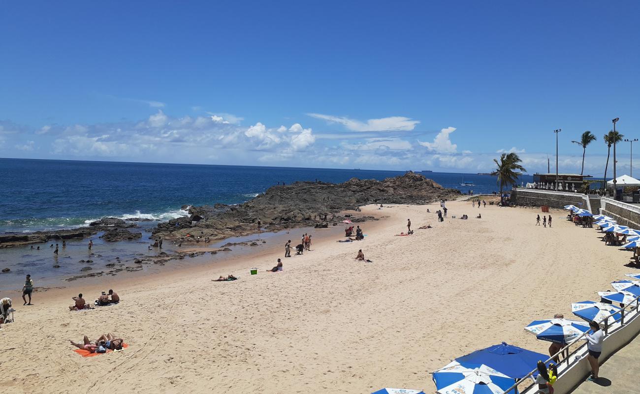 Photo de Praia da Pituba avec sable lumineux de surface