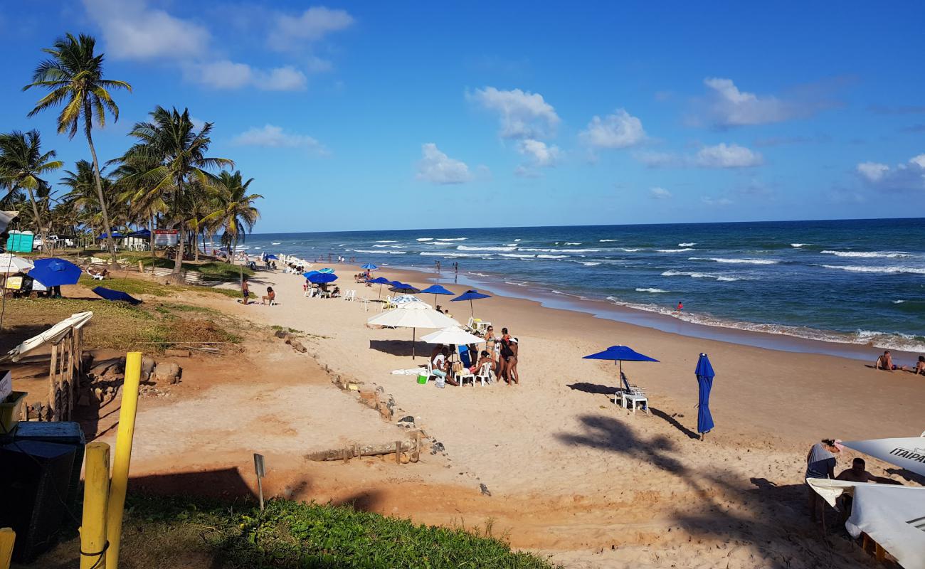 Photo de Praia do Flamengo avec sable lumineux de surface