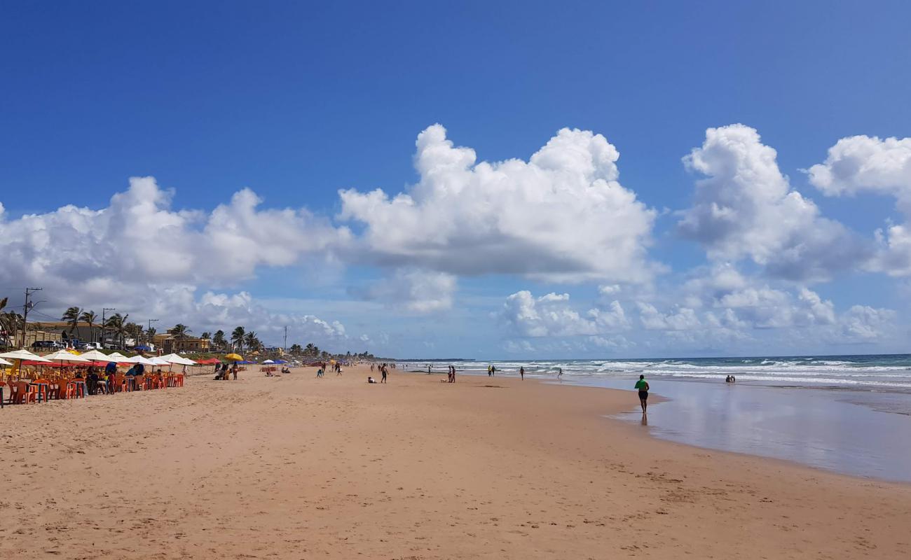 Photo de Praia de Ipitanga avec sable beige de surface