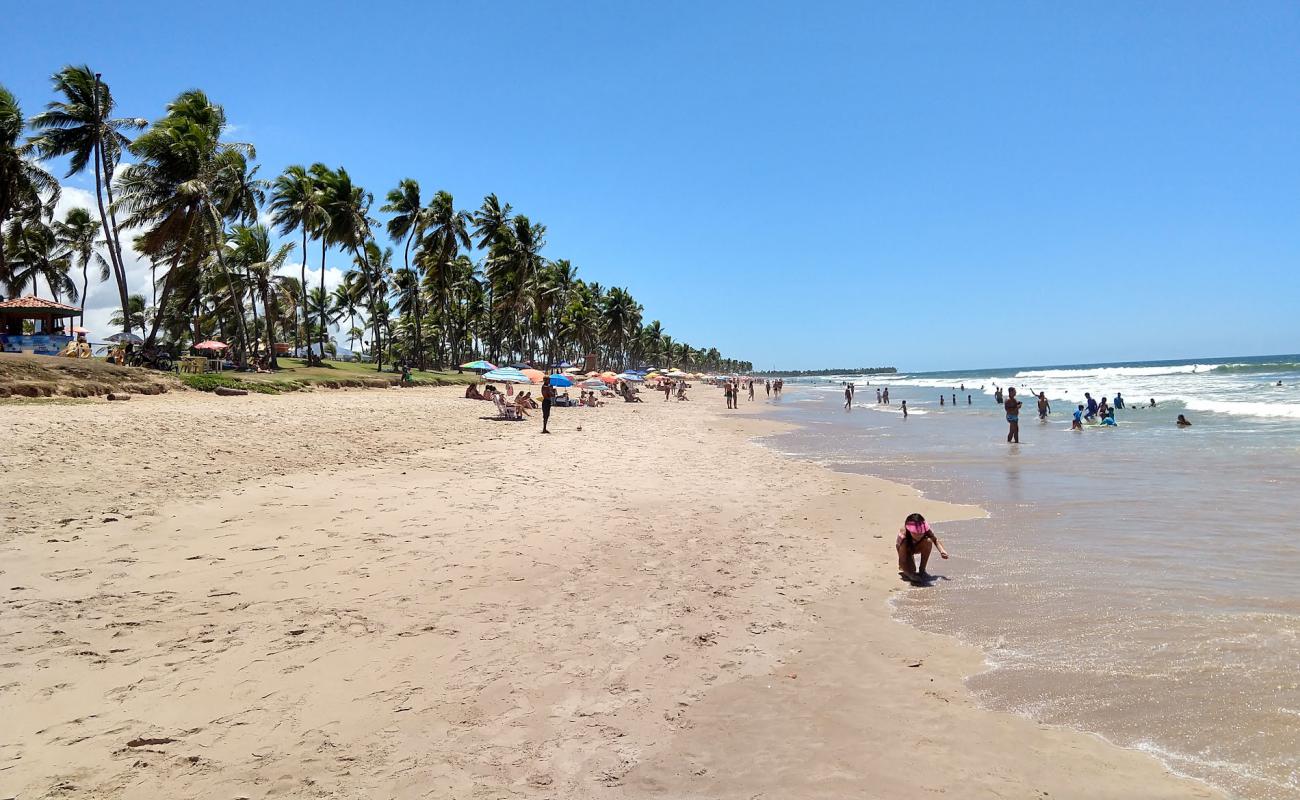 Photo de Praia de Buraquinho avec sable lumineux de surface