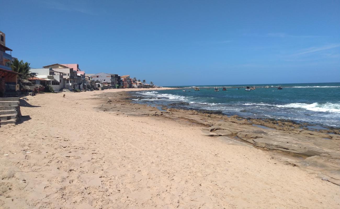 Photo de Praia de Arembepe avec sable lumineux de surface